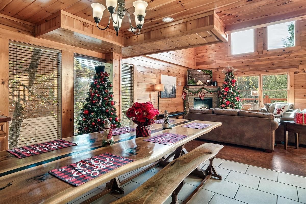 Bright living room with 20th ft vaulted ceiling!