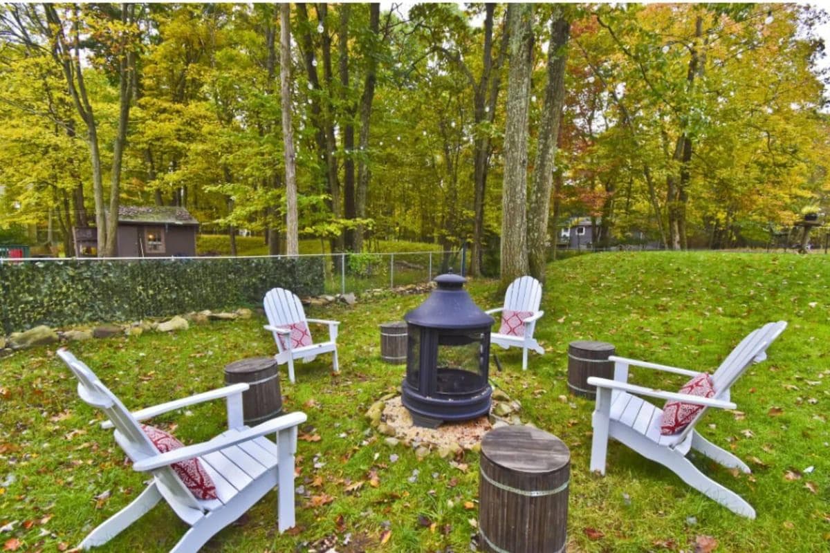 Charming and Cozy Backyard with Firepit